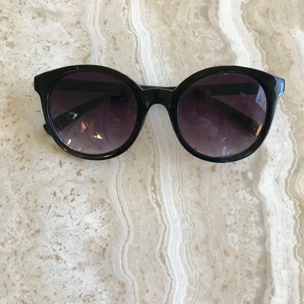 BLACK HORN-RIMMED DESIGN/HAND POLISHED SUNGLASSES